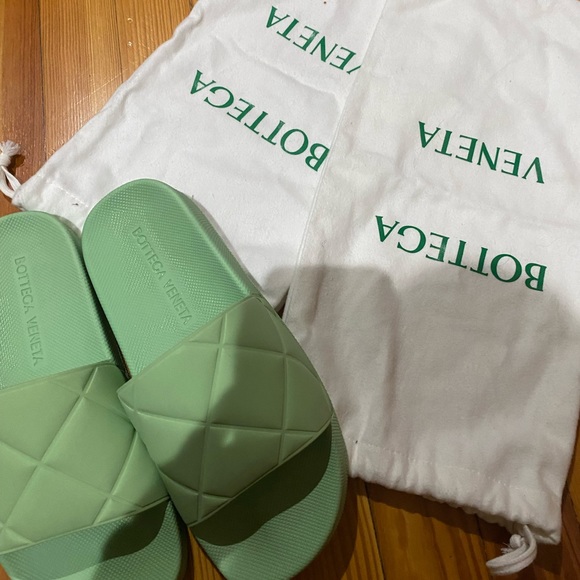 Bottega Veneta Rubber Slides - Picture 9 of 13